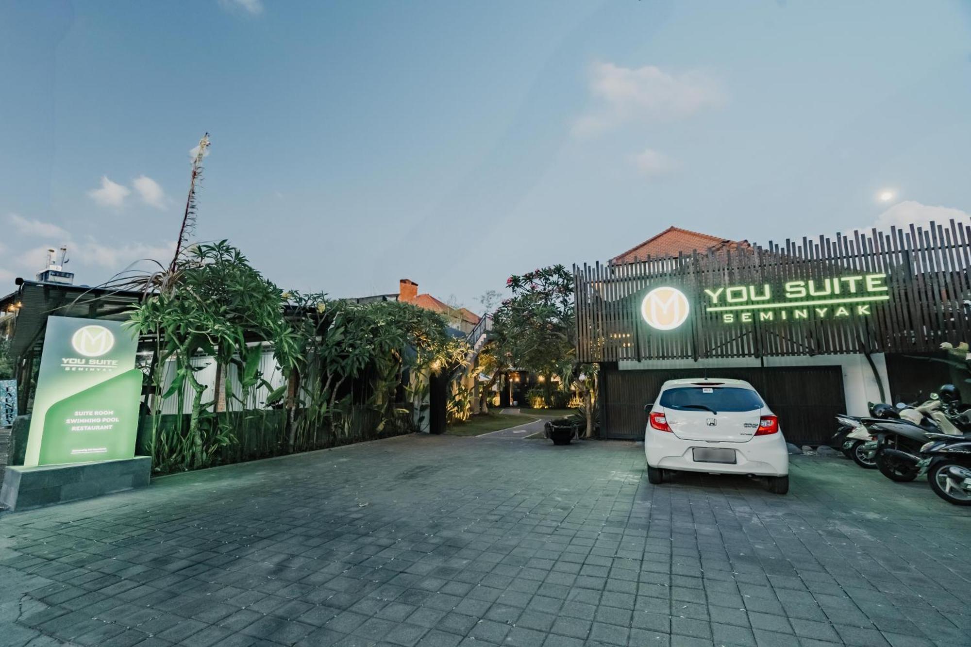You Suite Seminyak 레기안 외부 사진